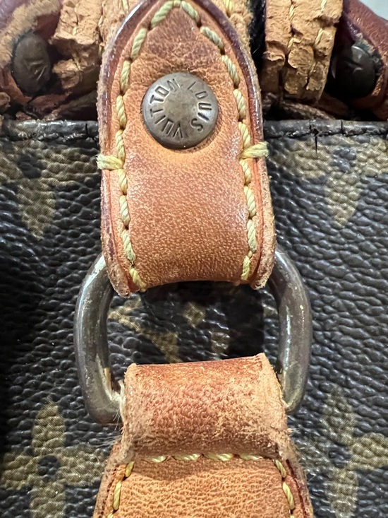 Louis Vuitton LV Popincourt Monogram Canvas Handbag - detached strap, wear - Picture 16 of 17